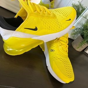 LIKE NEW** Womens Nike air max sneakers